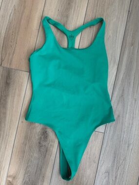 Alo Yoga Sleek Back Bodysuit in Green Emerald